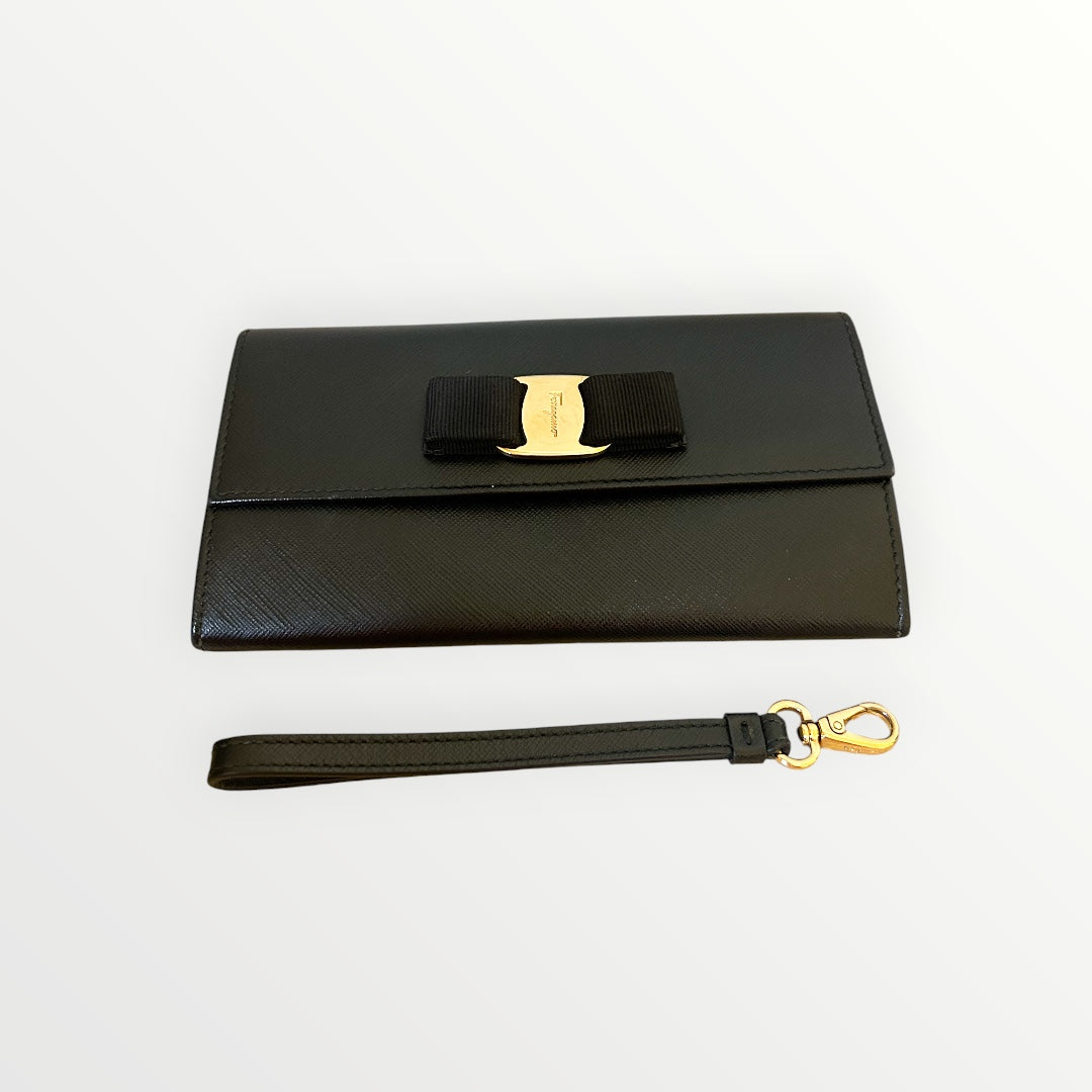 Salvatore Ferragamo Black Vara Wallet/Wirslet